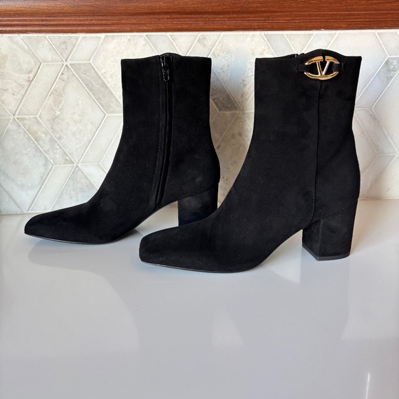Valentino Garavani Shoes - Valentino Garavani Size 38.5/8.5 Black Suede Ankle Bootie Zipper Vlogo Bold 70